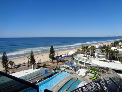 Soul Surfers Paradise 3 Bedroom Beach Apartment - Bedroom and Living Spaces