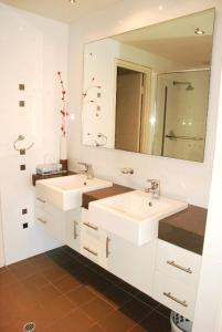 Spinnakers by Rockingham Apartments - Guest Reviews and Ratings