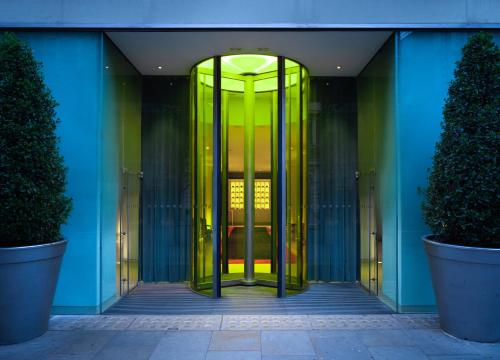 St Martins Lane London - Comprehensive Facilities
