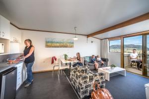 Stanley Seaview Inn - Guest Ratings and Feedback