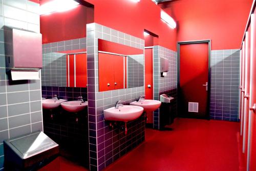 Stayokay Hostel Eindhoven - Blue Collar - Room Amenities and Facilities