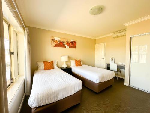 Sundowner Motel Hotel - Room Types and Amenities