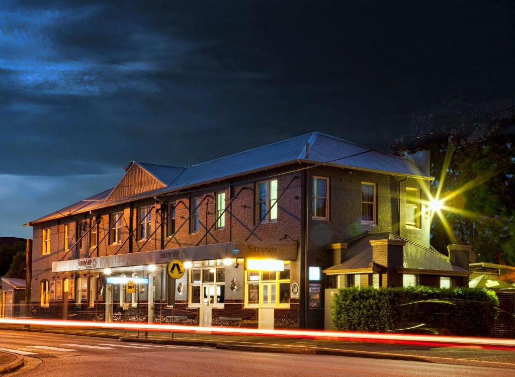 Sunnyside Tavern Review