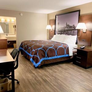 Super 8 by Wyndham Cookeville, TN - Dining and Breakfast Options