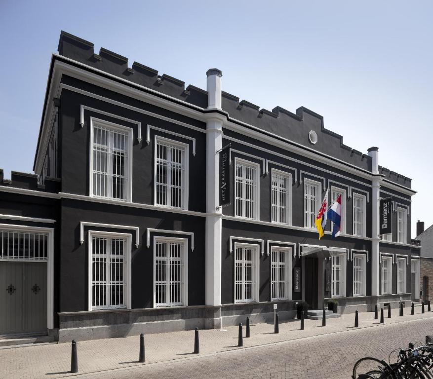 The Arresthuis Review