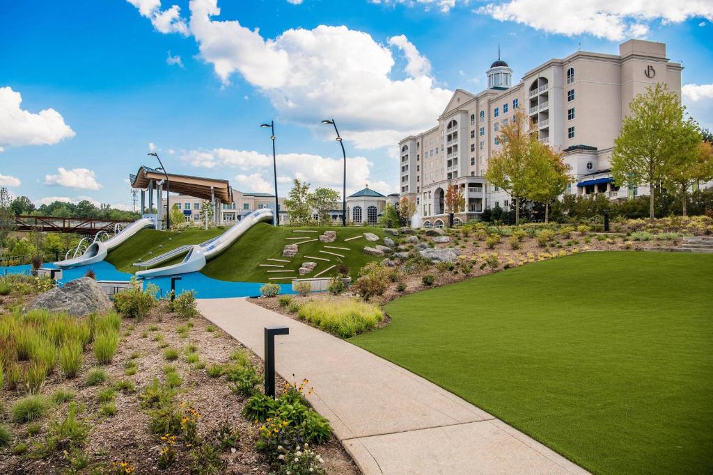 The Ballantyne, a Luxury Collection Hotel, Charlotte - Glowing Guest Experiences