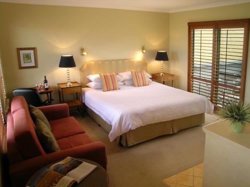 The Beach House At Bayside - Dining and Breakfast