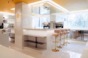 The Berkeley - Luxury Amenities