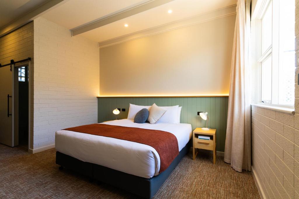 The Clovercrest Hotel Motel - Glowing Guest Reviews