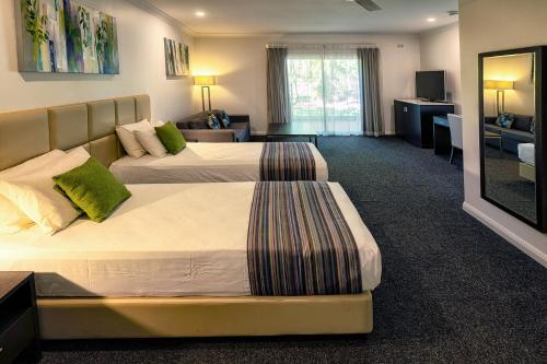 The Kimberley Grande Resort - Convenient Location and Accessibility