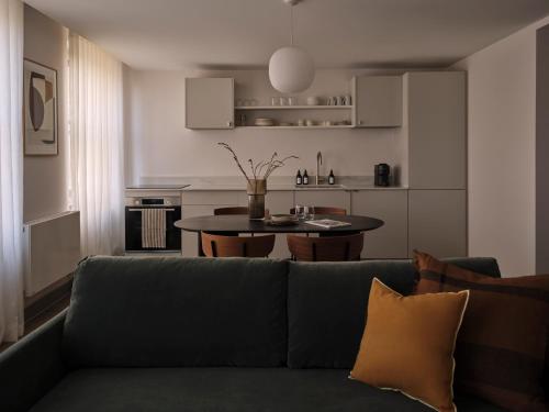 The Marloes - Guest Ratings and Reviews
