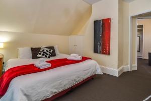 The Mews Motel - Amenities and Services
