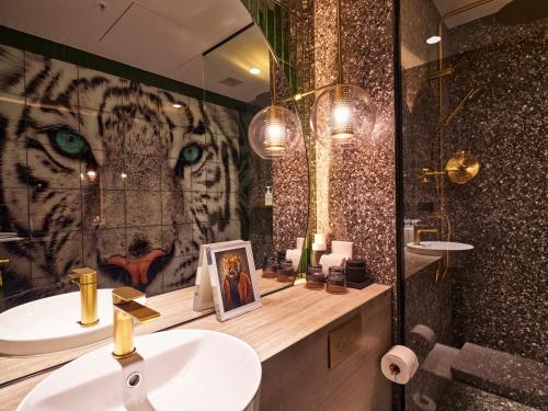 The Motley Hotel - Guest Experience and Ratings