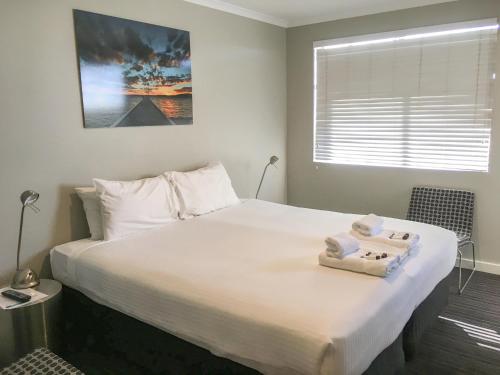 The Premier Hotel Broadmeadow - Room Amenities