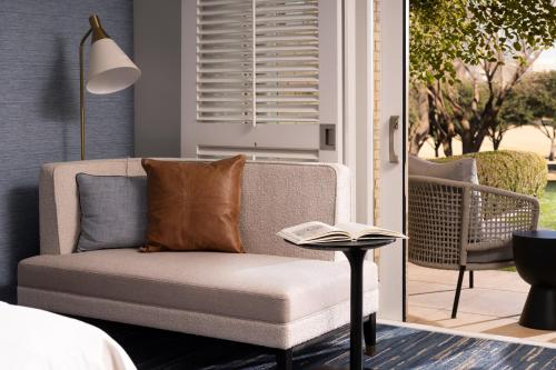 The Ritz-Carlton Dallas, Las Colinas - Room Amenities and Features