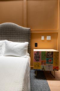 The Schoolhouse Hotel - Dining at The Varsity Club