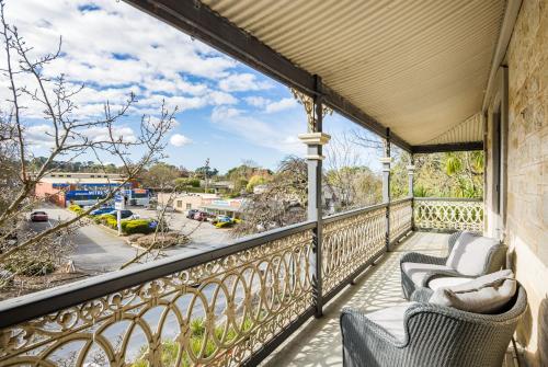 The Stirling Hotel - Dining and Amenities