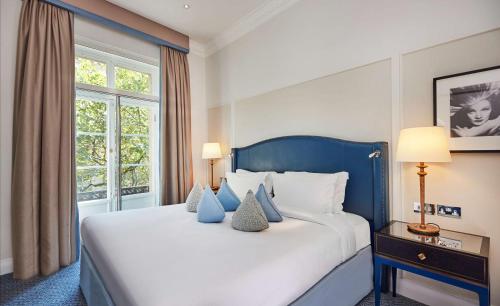 The Waldorf Hilton - Room Amenities and Features