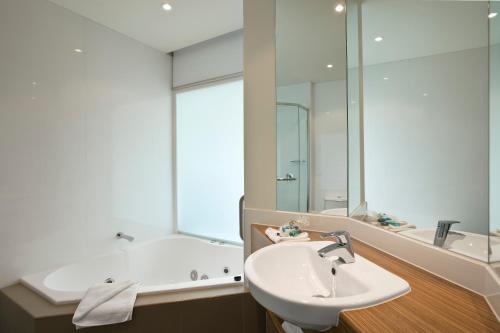 The Waves Apartments - Apartment Amenities