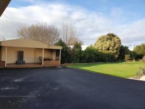 Tower Motor Inn - Amenities and Facilities
