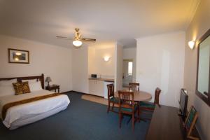 Tree Top Walk Motel - Amenities and Facilities