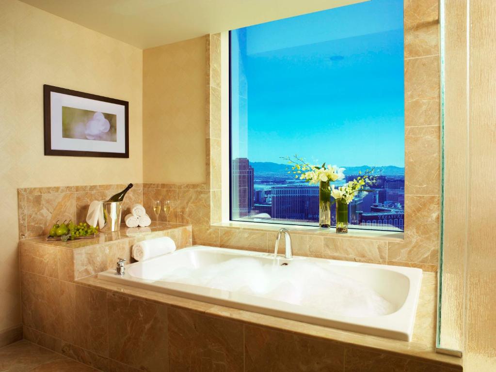 Trump International Hotel Las Vegas - Luxurious Amenities