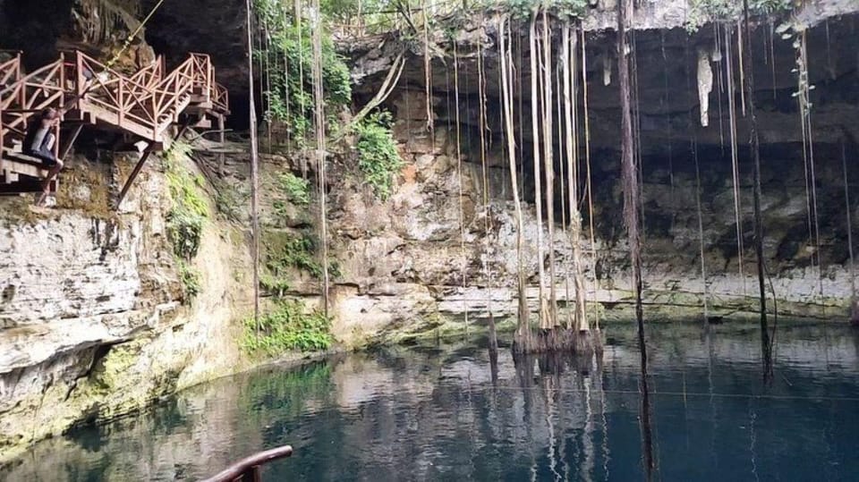 Tulum: Underwater Cave System At The Sac Actun Cenote