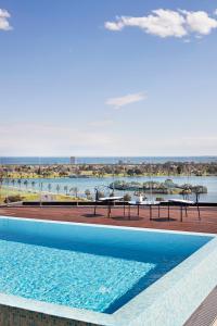 Tyrian Albert Park Lake Review - Dining and Cuisine