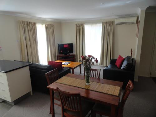 Victoria Lodge Motor Inn & Apartments - Guest Ratings
