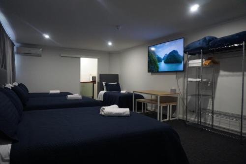 Warners Bay Hotel - Guest Ratings and Reviews