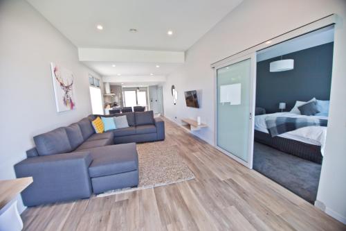Waterfront Apartments - Stunning River Views