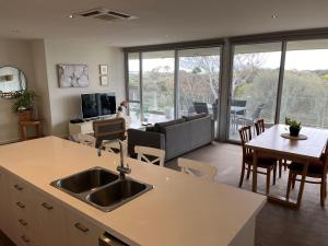Wyndham Resort Torquay - Dining and Amenities
