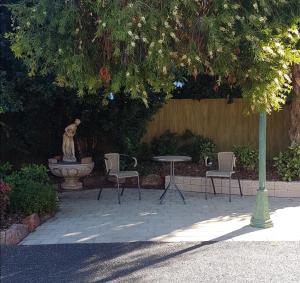 Yambil Inn - Check-in and Check-out