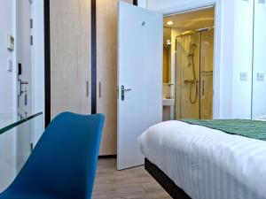 146 STUDIOS Marylebone - Amenities and Kitchenette