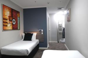 28 Hotel - Rooms and Features