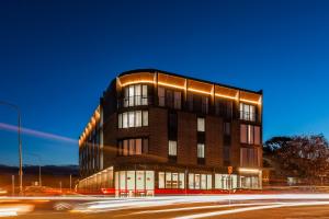 Abode Kingston - Location and Proximity