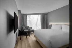 AC Hotel by Marriott Melbourne Southbank - Room Features