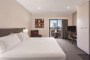 Adina Apartment Hotel Perth Barrack Plaza - Location and Proximity