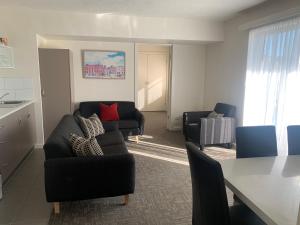 Adina Place Motel Apartments - Guest Reviews and Ratings