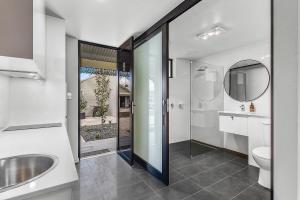 Aloha Central Premium Studios - Facilities and Services