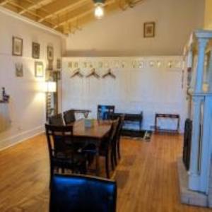 Amsterdam Castle NY - Amenities and Services