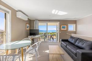 Aqualuna Beach Resort - Guest Services and Policies