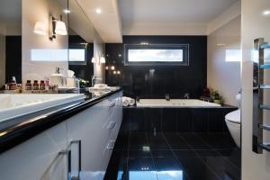 Azura Villa Review: Exceptional Stay Awaits - Comfort and Relaxation