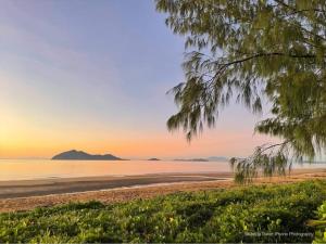 Bali Hai Child Free Holiday Park Mission Beach - Beachfront and Ocean Views