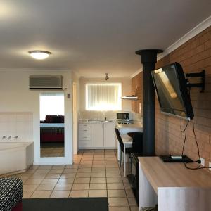 Beachcomber Motel & Apartments - Accessibility and Policies