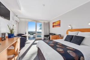 Beachfront Voyager Motor Inn - Dining and Bar Options