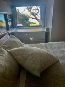 Beachside Taroona With Spa Review - Entertainment Options
