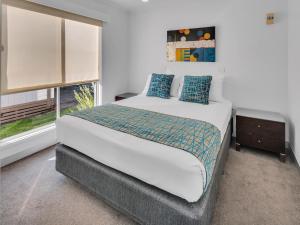 BIG4 Ingenia Holidays Queenscliff Beacon - Dining and Shopping