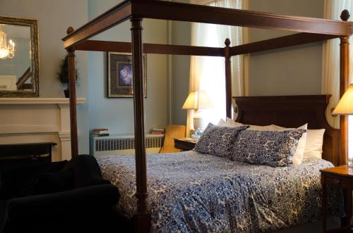 Bourbon Manor Bed & Breakfast Inn - Nearby Attractions and Activities