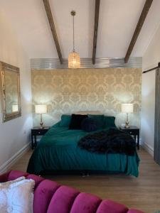 Bukirk Glamping & Fancy Coops - Culinary Delights and Communal Spaces
